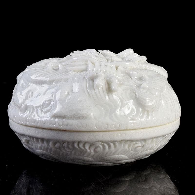 茶道具　平戸焼　十五代　中里茂右ェ門作　白磁雲龍彫　香合　共布共箱　V　8911