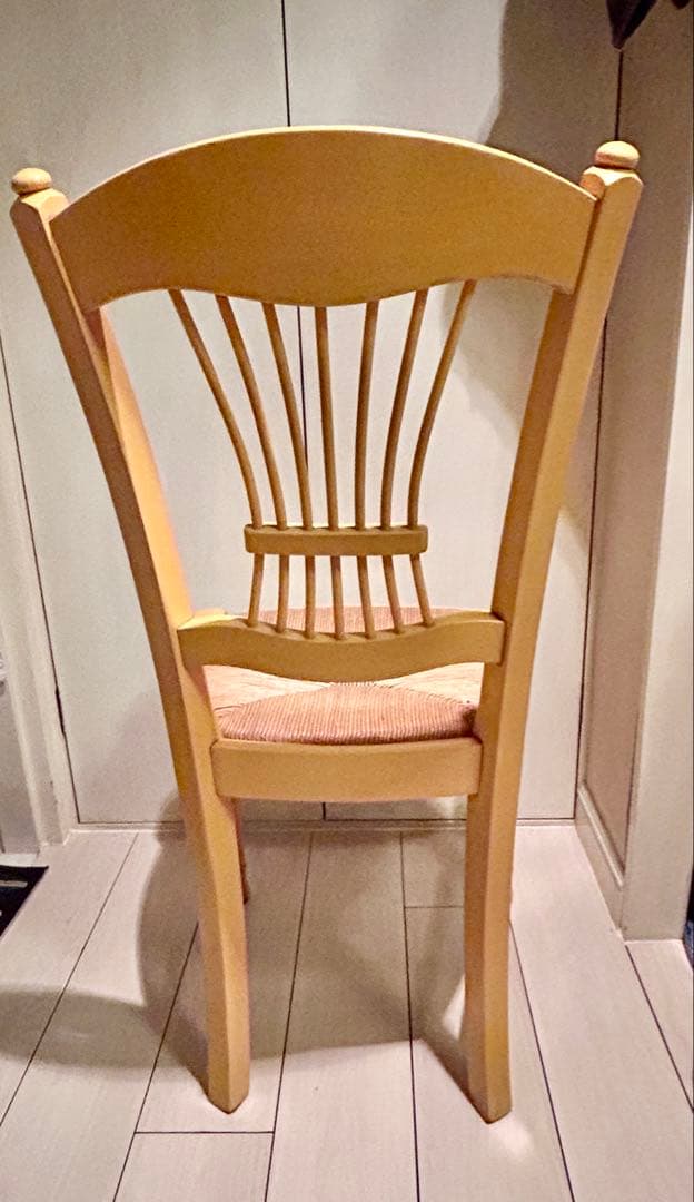 ビンテージ　インポート　黄色の木製ラッシュシートチェア　①