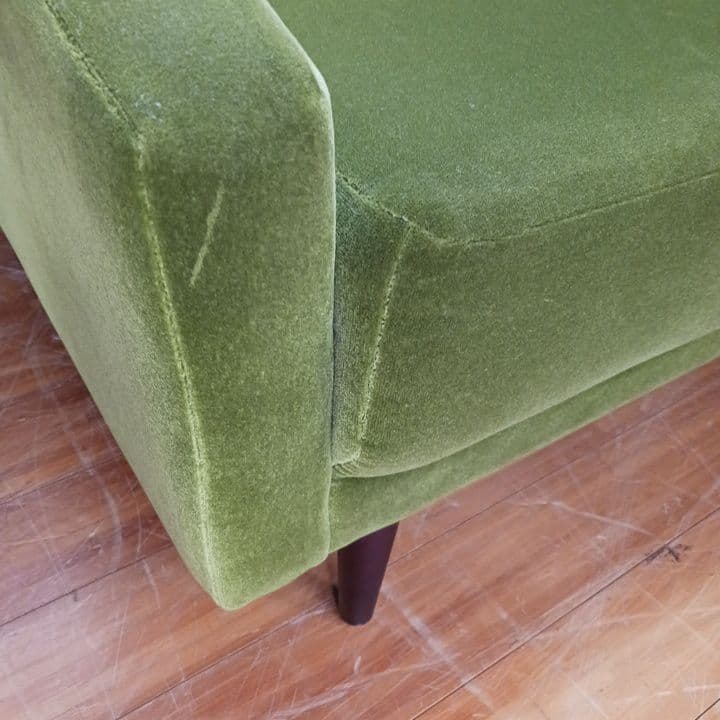 モスグリーン・ソファ