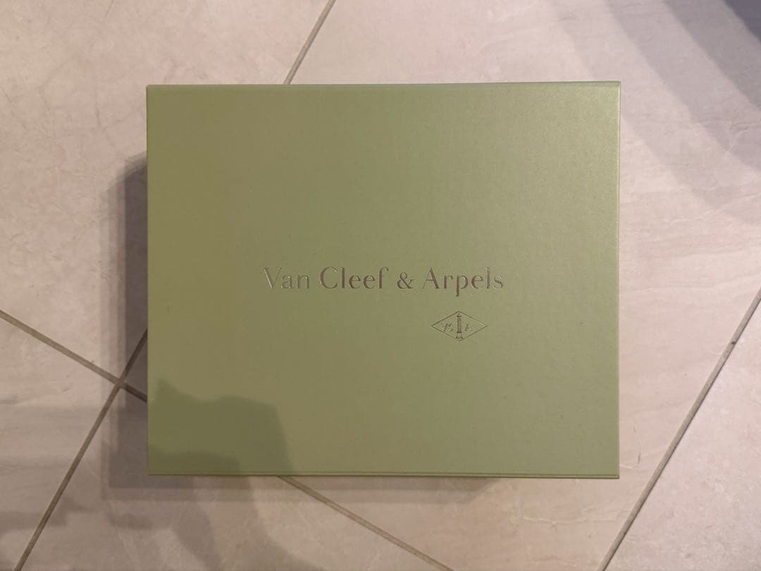 【ヴァンクリーフ&アーペル】 2024イヤーズギフト・プレート