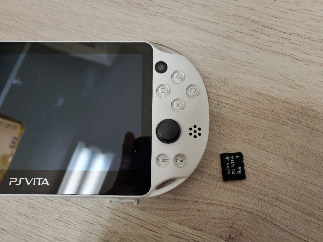 PS Vita（PCH-2000）に専用メモリカードとゲームセット