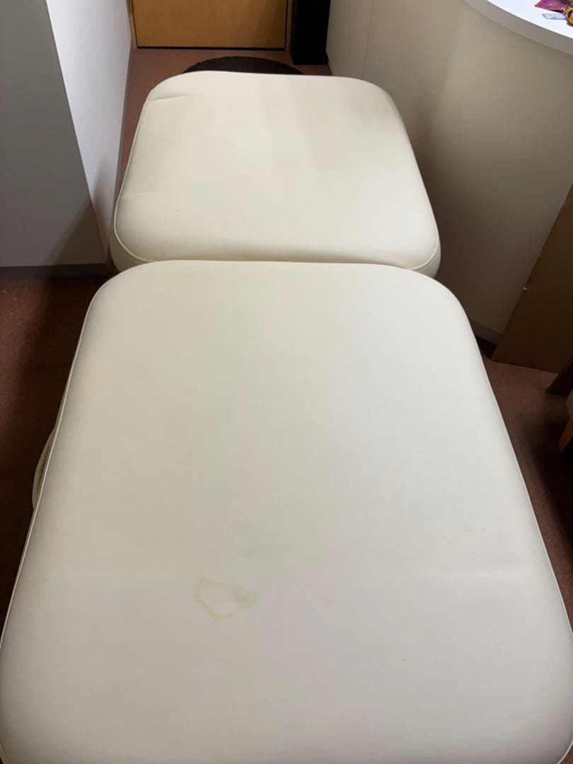 アースライト社製　マッサージベッド