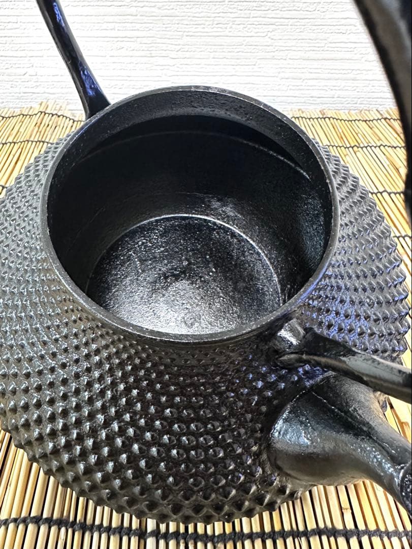 未使用品　南部伝統工芸士 及川寛治作　１５型　大アラレ　南部鉄瓶　南部鉄器　鉄瓶