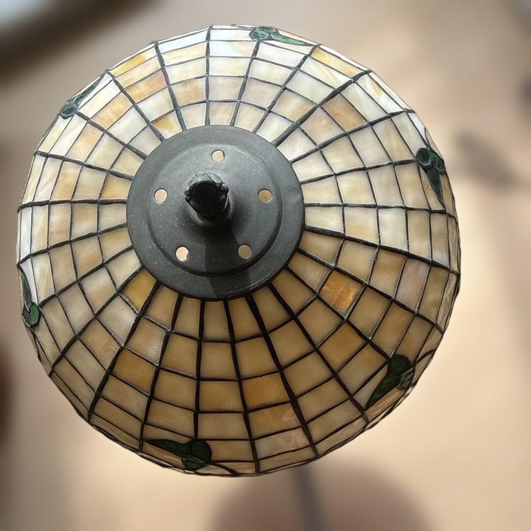 超大型　ビンテージステンドグラス花柄ランプ　クリームカラー　高さ５７センチ程。