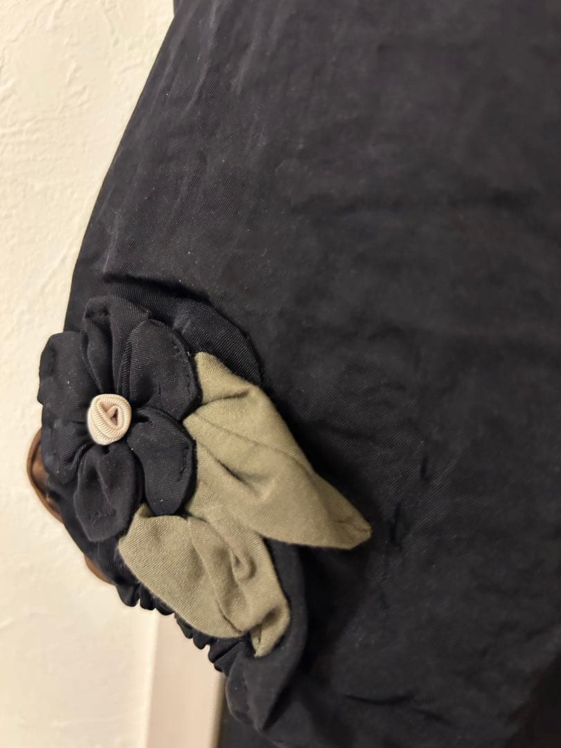 さえらポテチーノPotechino 可愛い割烹着 黒 花モチーフ【大きめ】