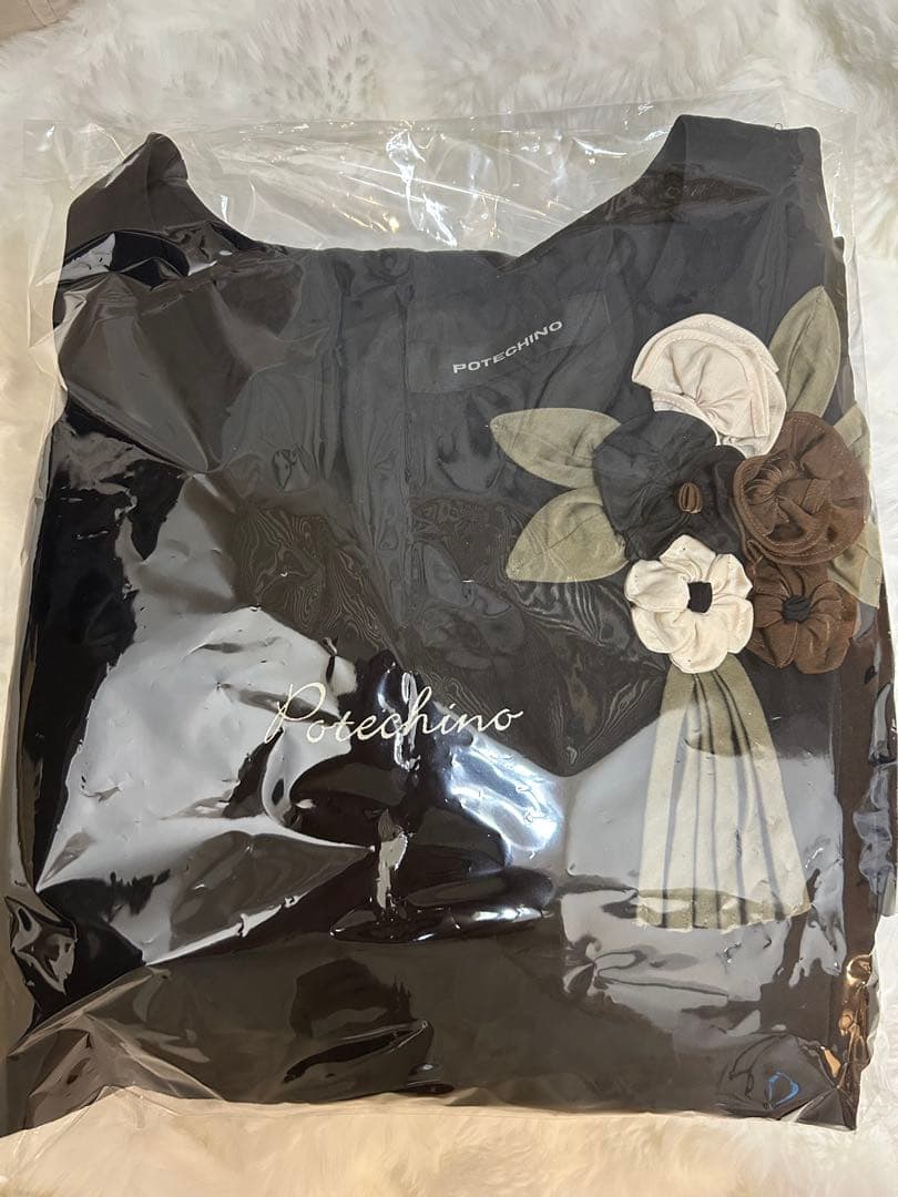 さえらポテチーノPotechino 可愛い割烹着 黒 花モチーフ【大きめ】