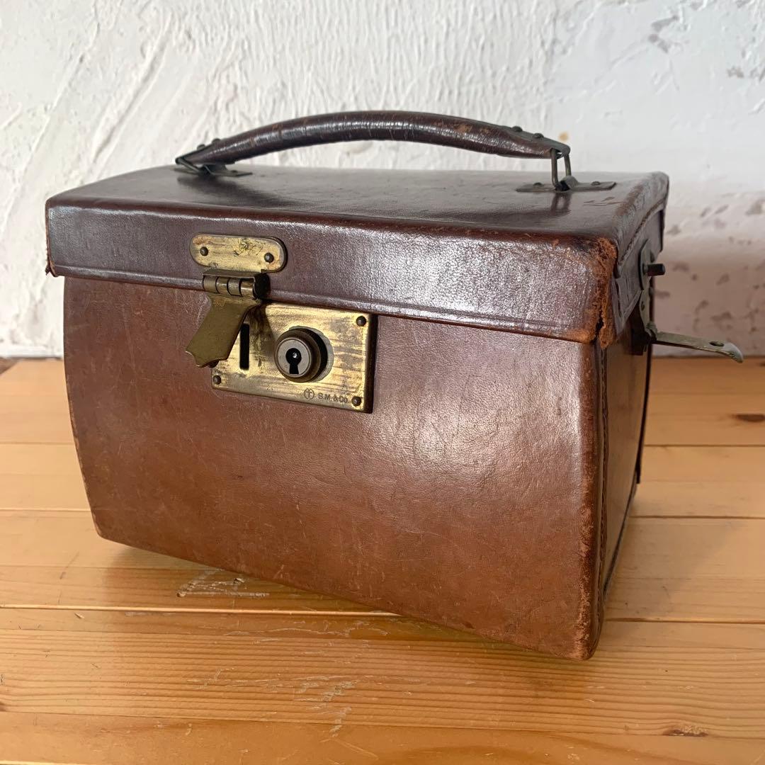 木芯革張り　小型トランク型　手提げ金庫　手提げ鞄　箱型　業務かばん　古道具
