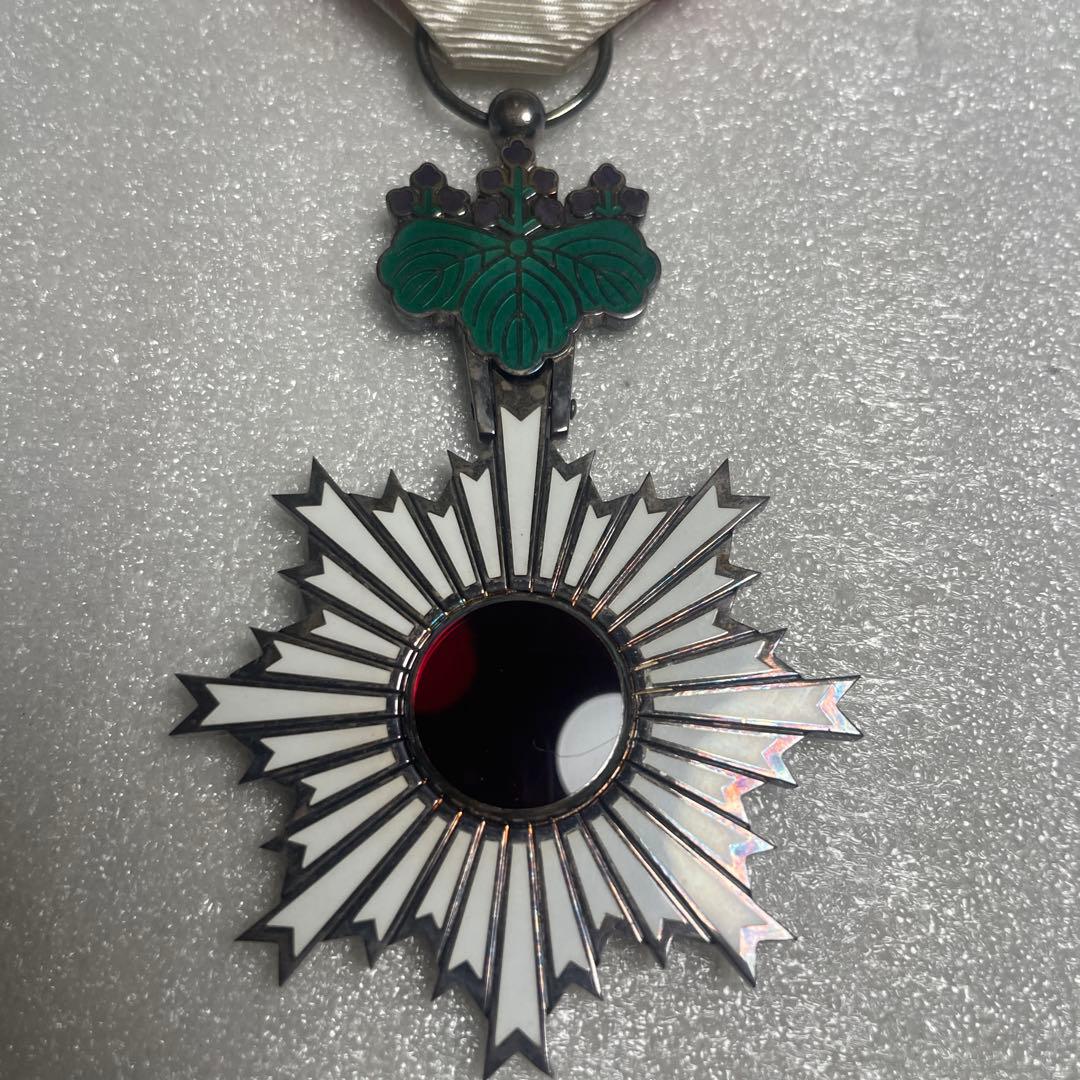 【美品・共箱付】勲六等単光旭日章 勲章 記章 旧日本軍 旭日章