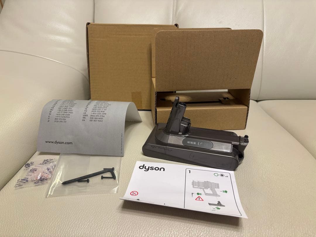 新品 未使用 Dyson ダイソン V10 SV12用 バッテリー 付属品完備①