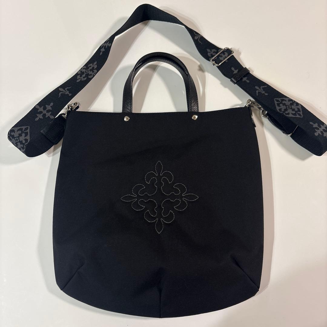 ほぼ未使用ラシット今期A4入るコーデュラナイロン刺繍2wayバッグ