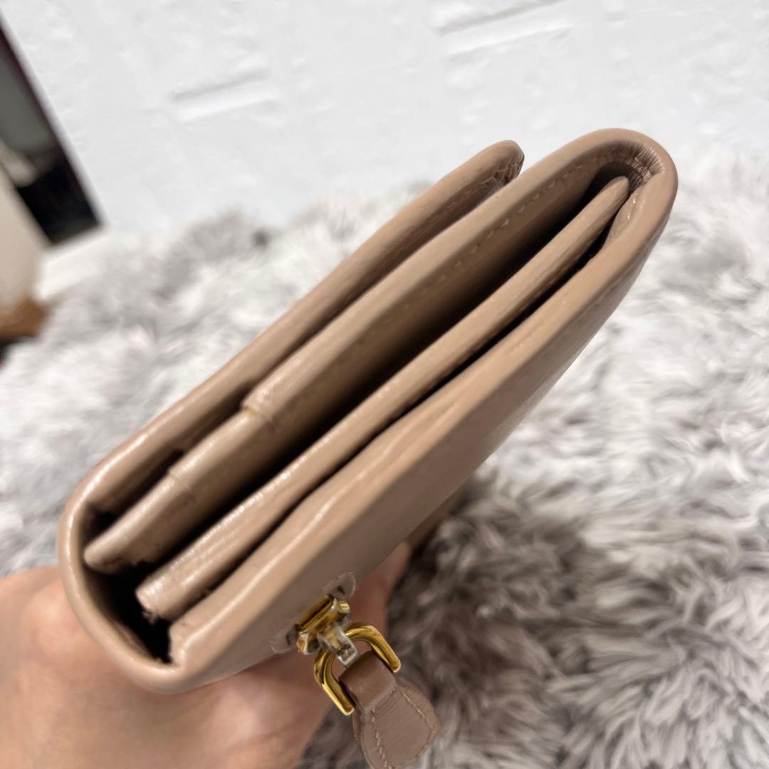 美品✨PRADA 長財布　バイカラー　メタルロゴ　カードケース　ヌードベージュ