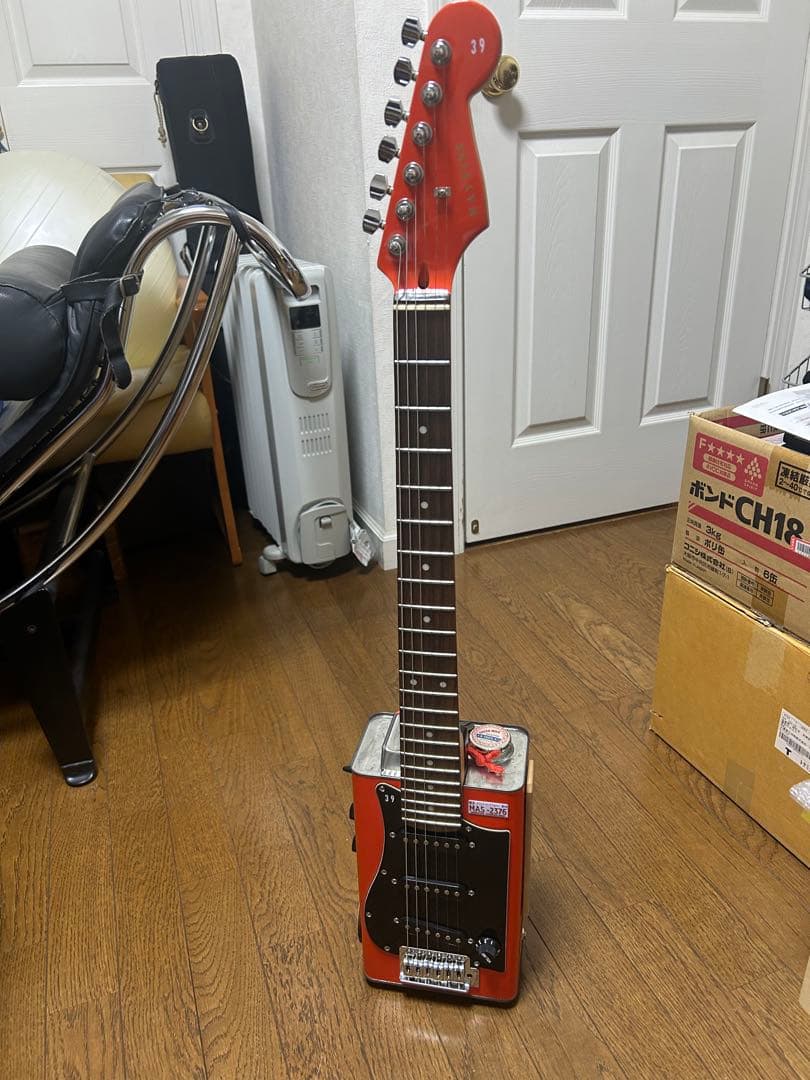 自作？OIL CAN GUITERエレキギターオイル缶 ハードケース付です