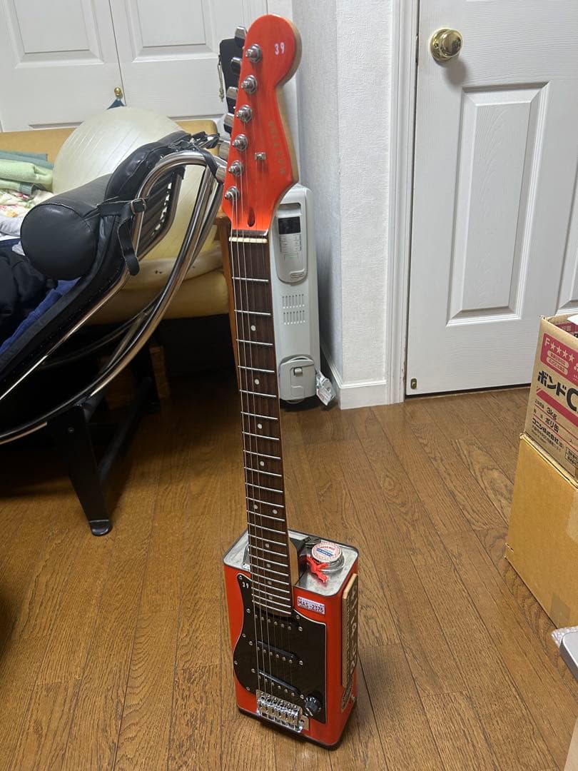 自作？OIL CAN GUITERエレキギターオイル缶 ハードケース付です