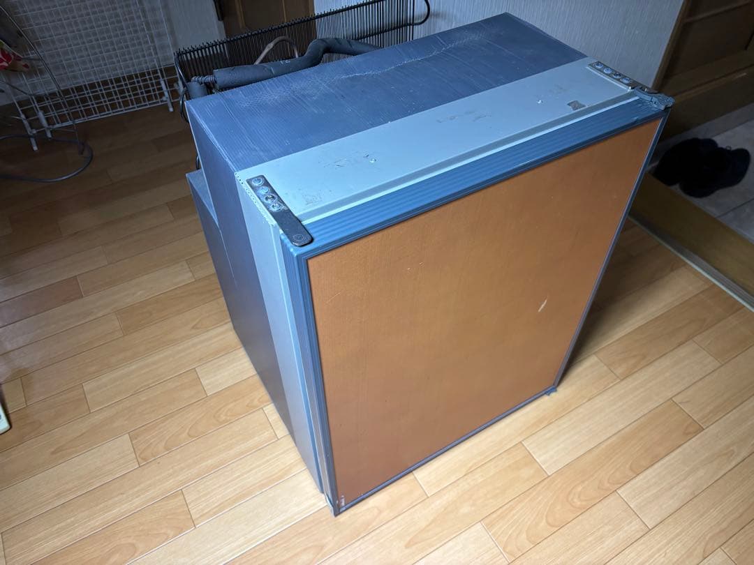 キャンピングカー冷蔵庫　65L