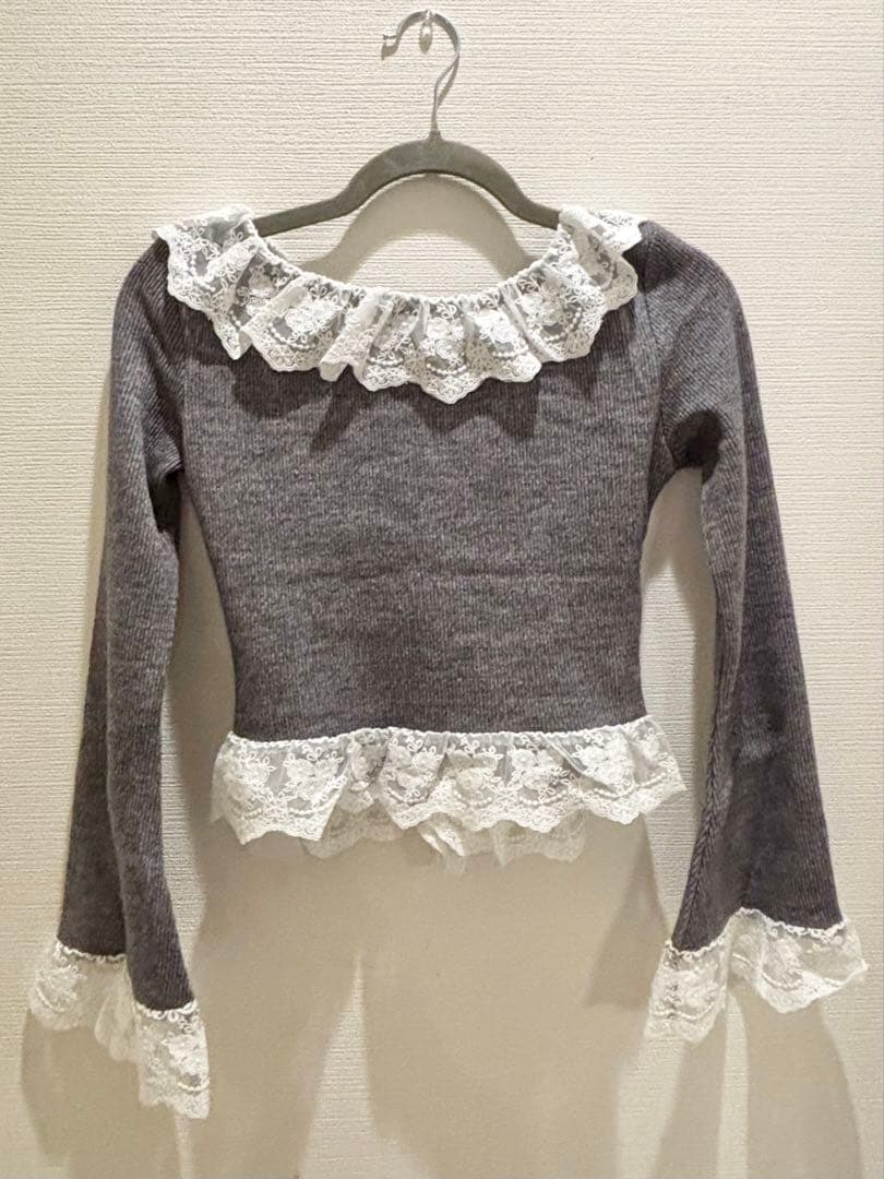 MUGUET レースフリルリブトップス グレー