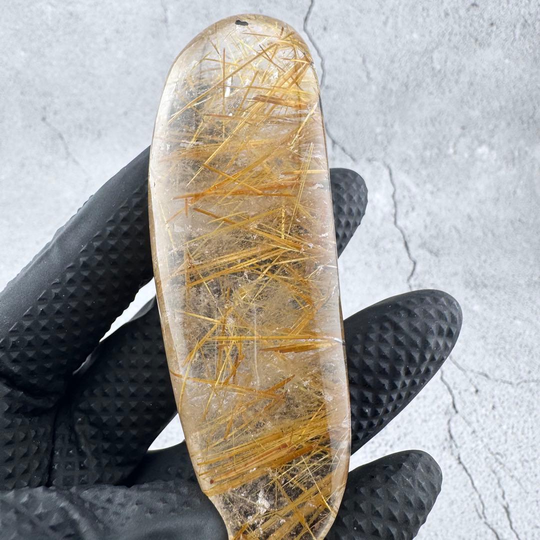 G-178タイチンルチル研磨石　ゴールドルチル放射状原石　天然石119g