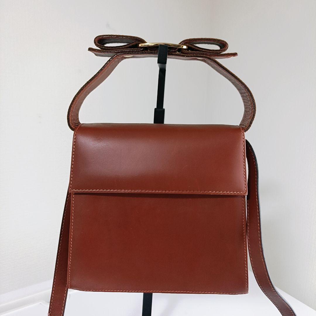 超美品　フェラガモ ブラウン　ミニショルダーバッグ　ガンチーニ金具　リボン