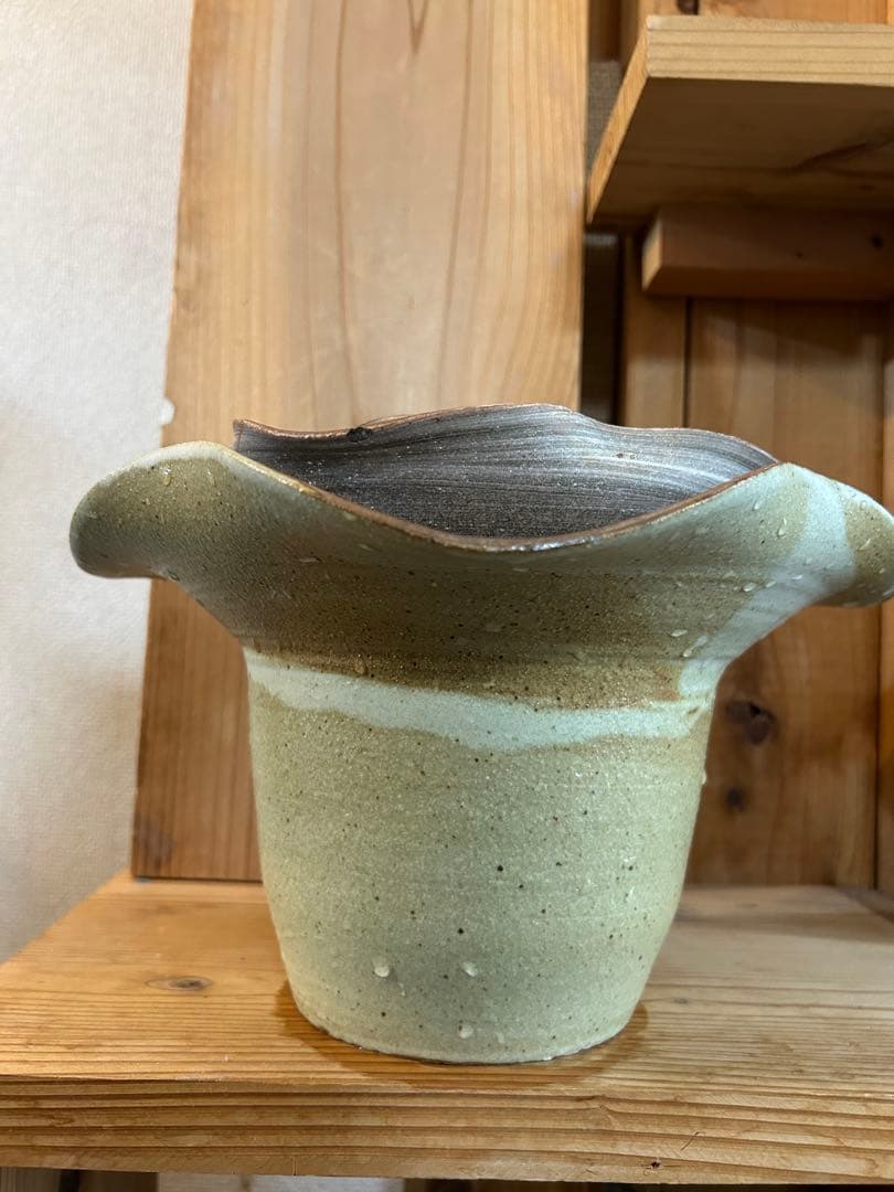 陶芸作家　やきもの　花器　花瓶　白石和宏　娘　白石阿衣