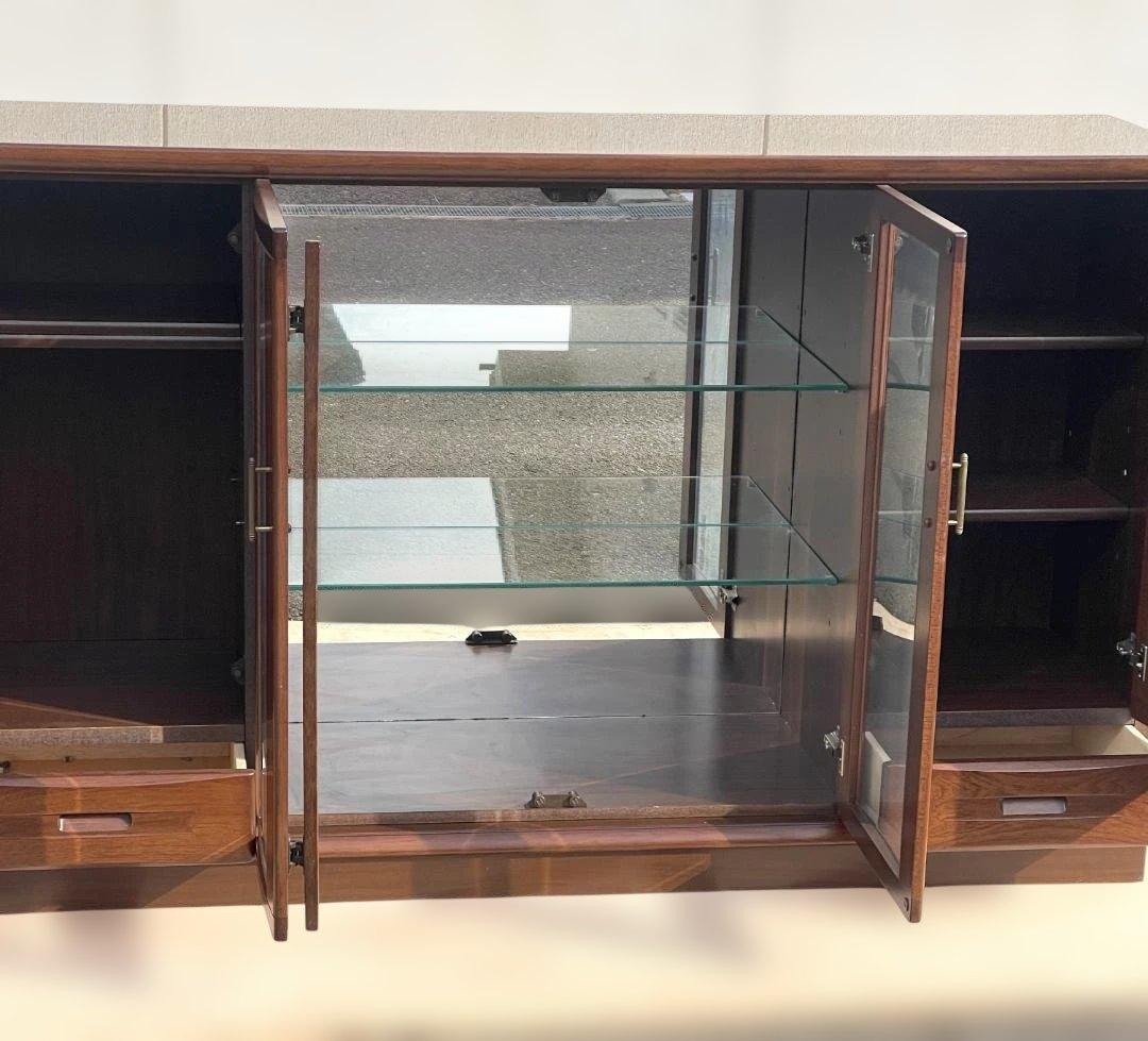 【高級家具】ブラウン木製キャビネット ガラス扉付き 重厚感