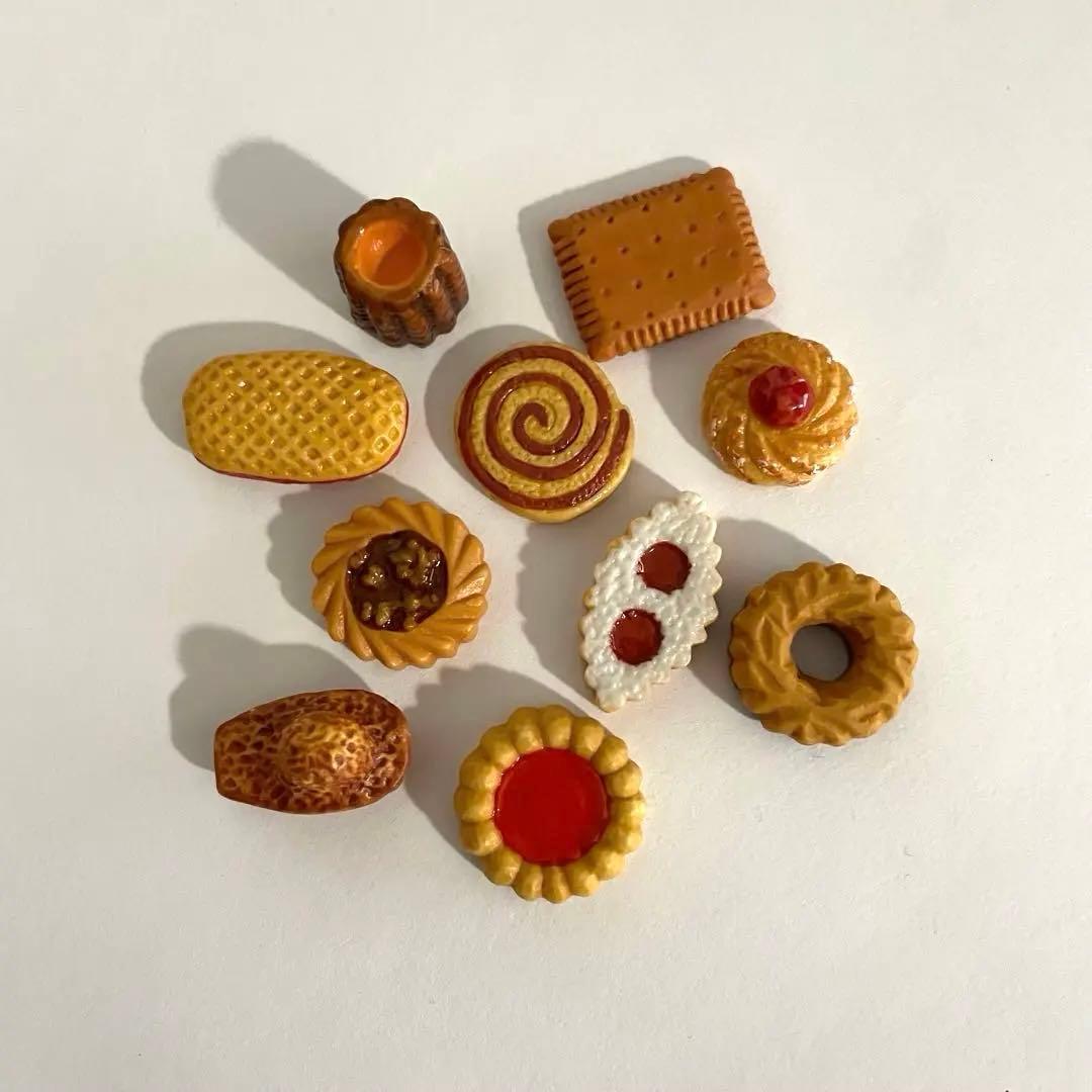 グルメのビスケット　10個　フェーブ　フェーヴ　フランス　陶器　ミニチュア　置物