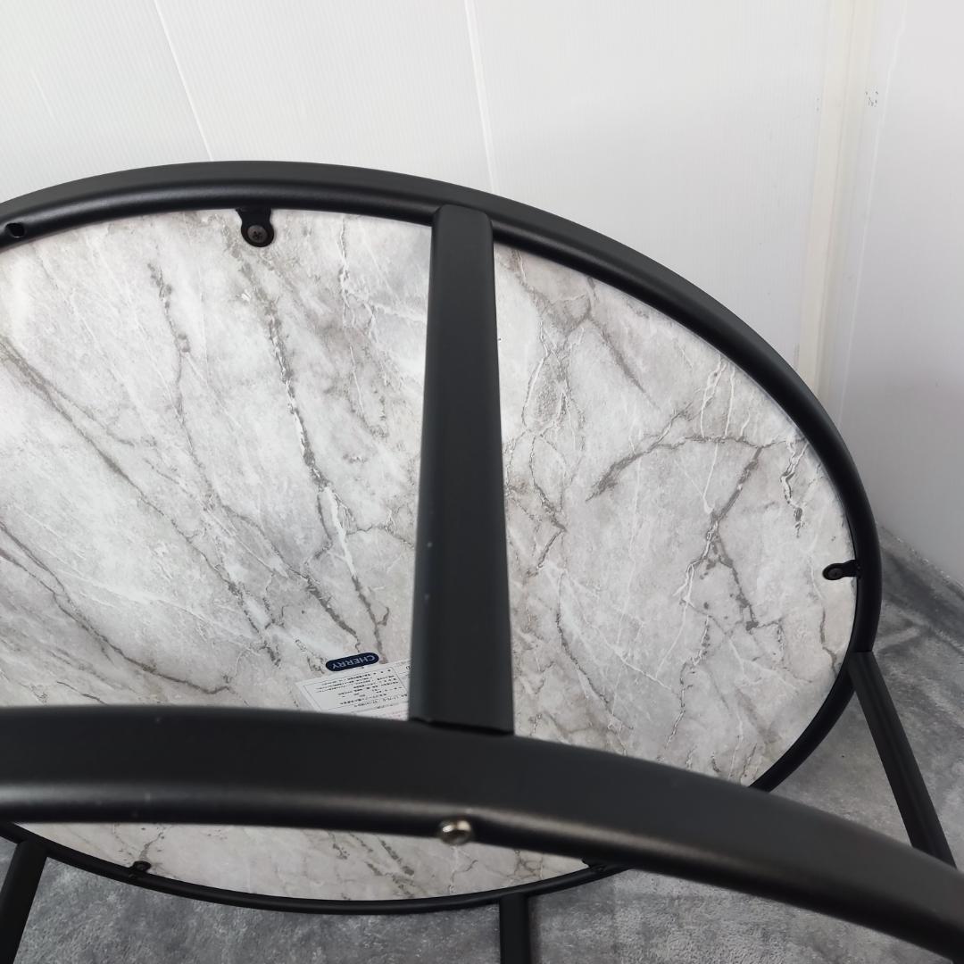 大理石×アイアンのモダンな雰囲気漂う円形のおしゃれなローテーブル