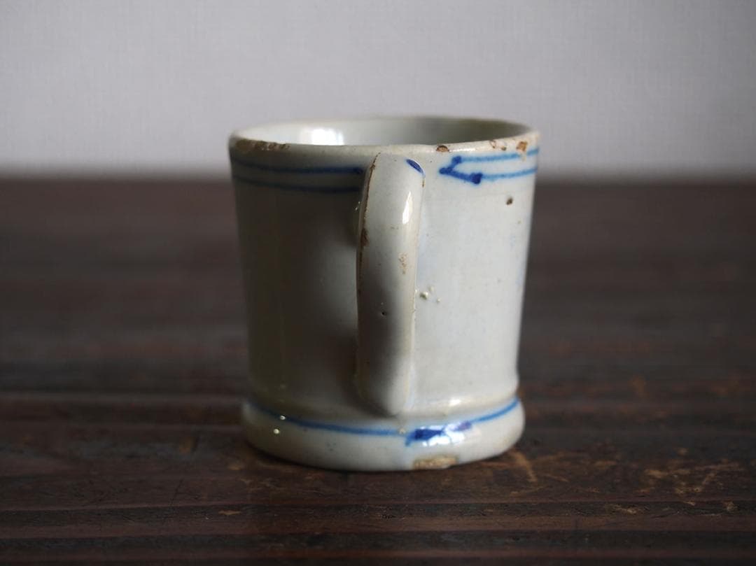 白に青いラインの小さなカップ マニセス 陶器 スペイン古陶/K282