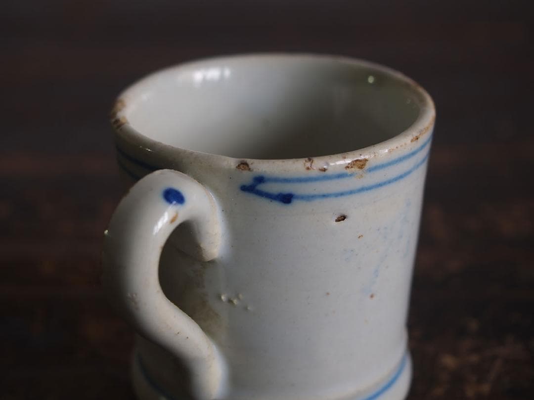 白に青いラインの小さなカップ マニセス 陶器 スペイン古陶/K282