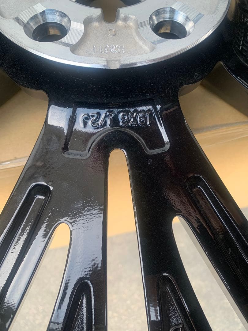 60プリウス MXWH60 19インチ 純正アルミホイール42611-47551