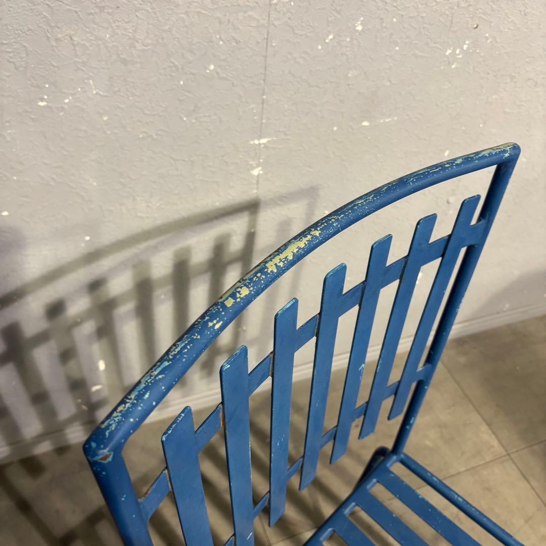 青い金属製ガーデンチェア　アンティーク