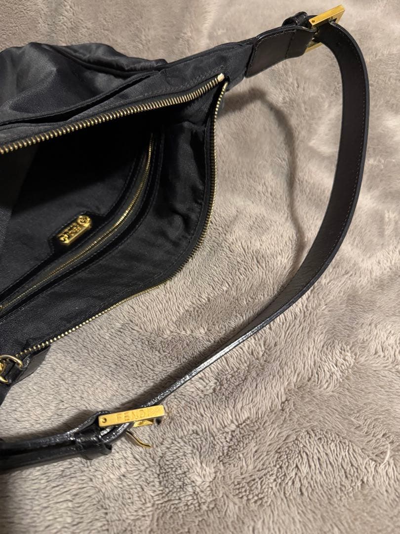 フェンディ（FENDI）ナイロンバッグ FFロゴプレート付き（ヴィンテージ系）
