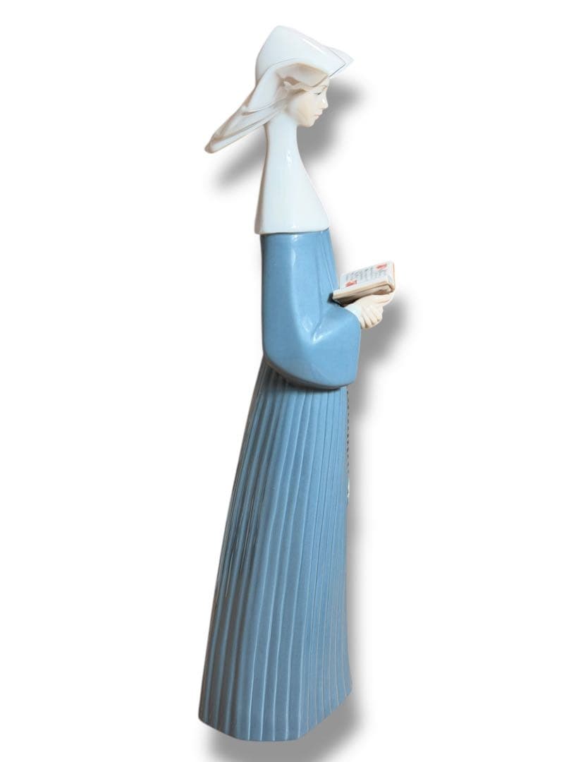 #リヤドロ 朝のお祈り 修道女 フィギュリン 置物　P-3