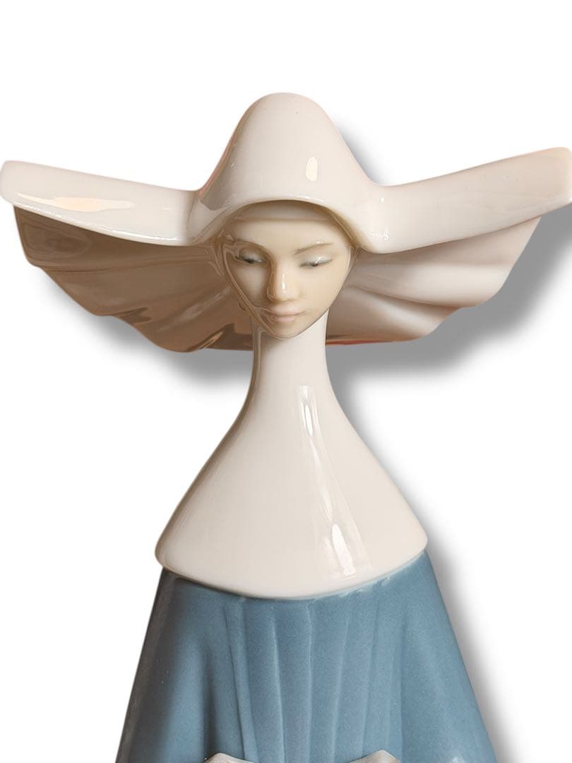 #リヤドロ 朝のお祈り 修道女 フィギュリン 置物　P-3