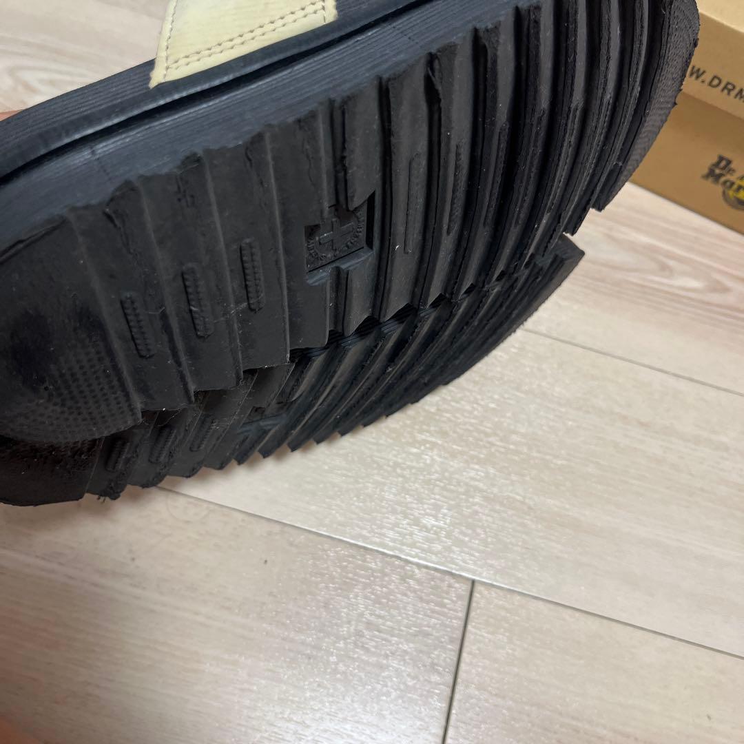 Dr. Martens ドクターマーチン　アイボリー サンダル