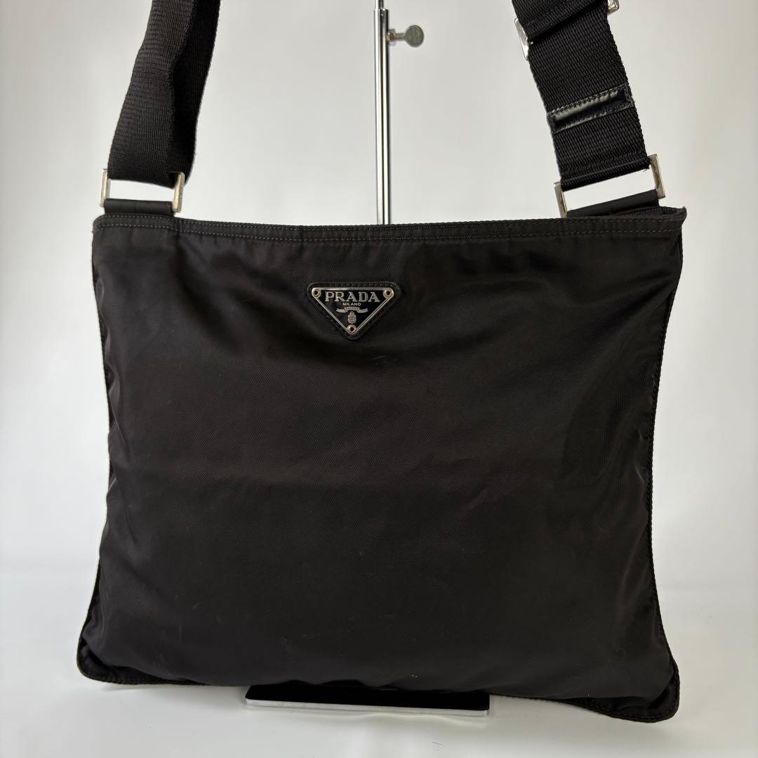 PRADA テスート ショルダーバッグ　サコッシュ　三角プレート 黒 ブラック