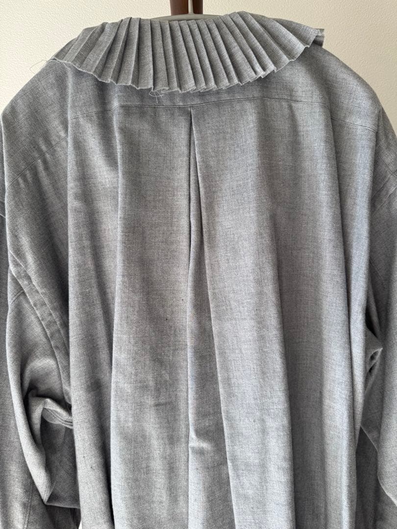 新品 junmikami ウールフリルシャツ グレー