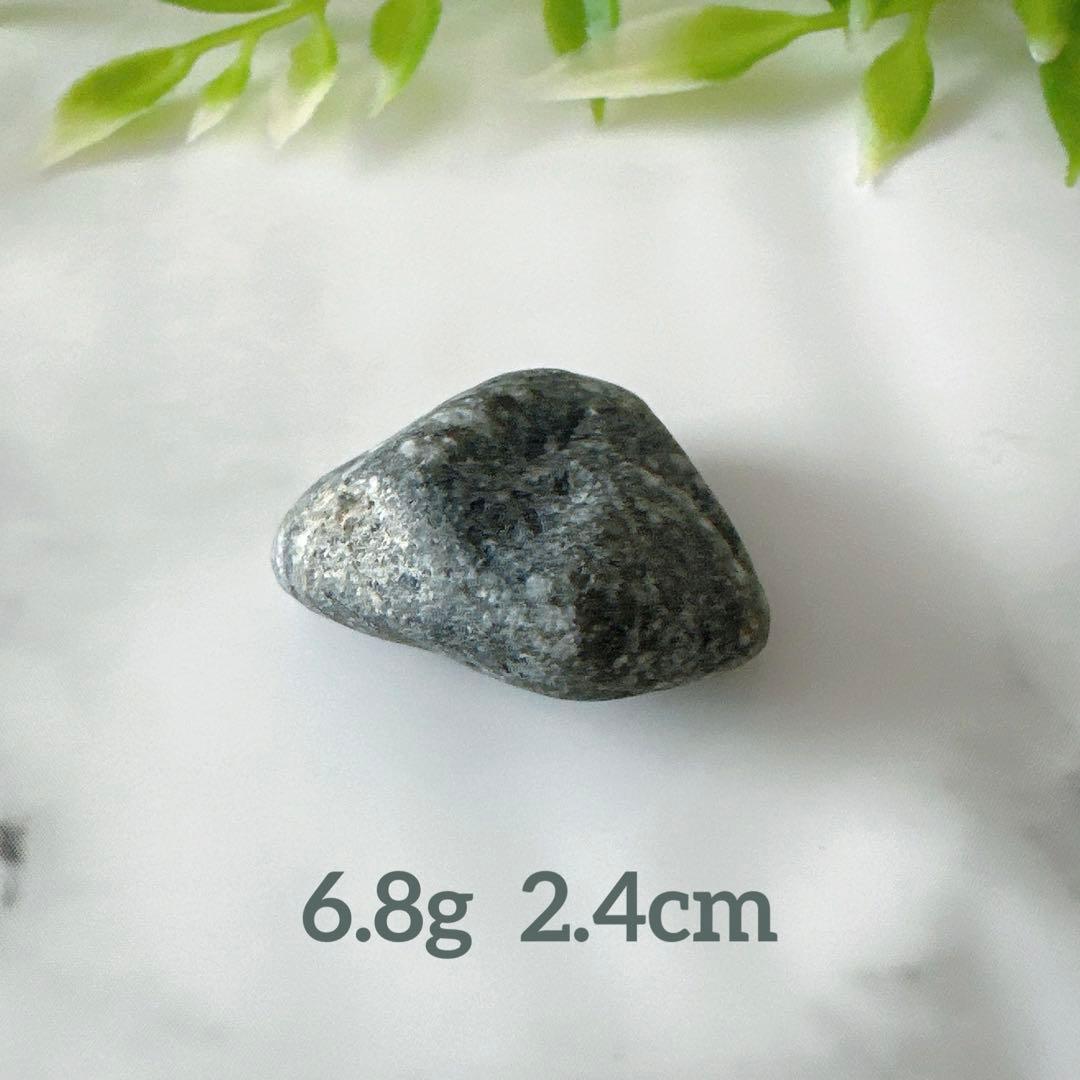 【自然の丸み 遠野霊石】 にぎり石6個｜6つそろって生まれるコロコロ波動