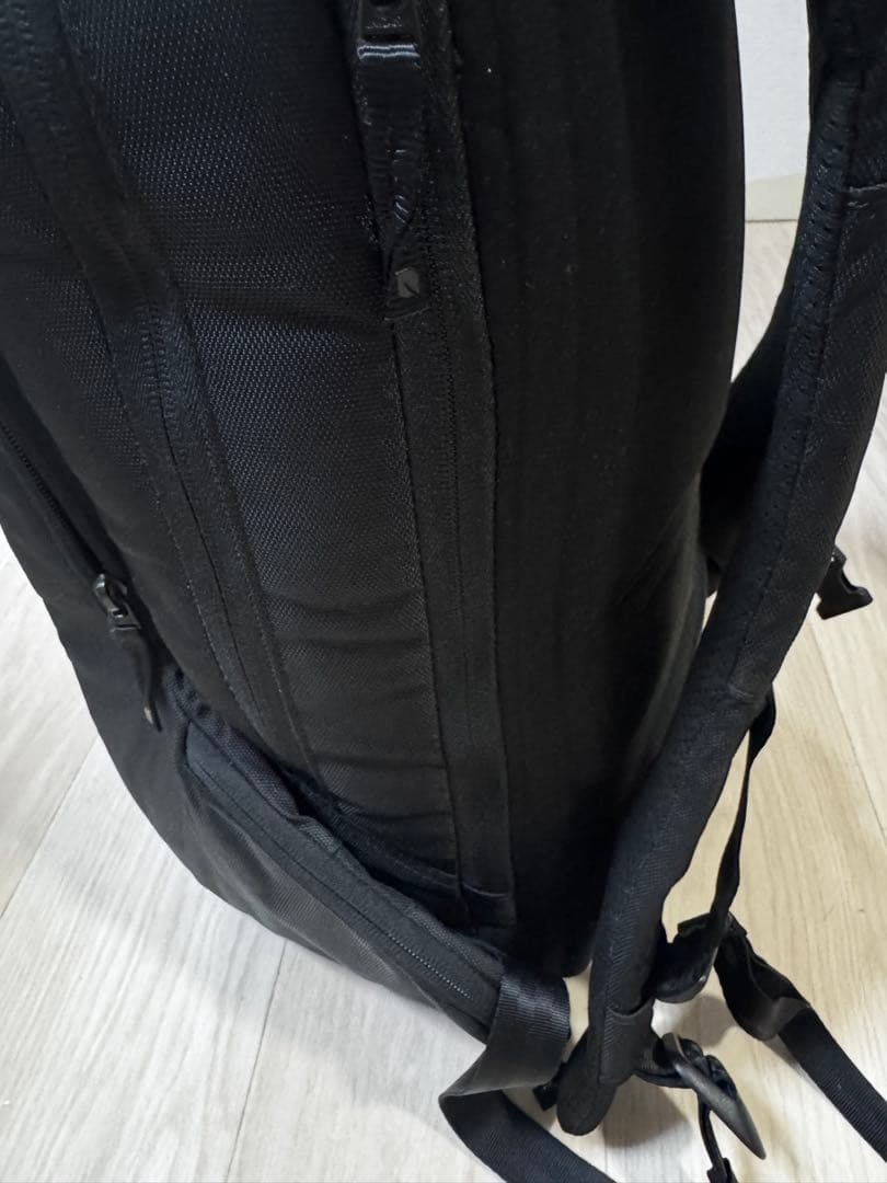 Incase ブラックバックパックICON