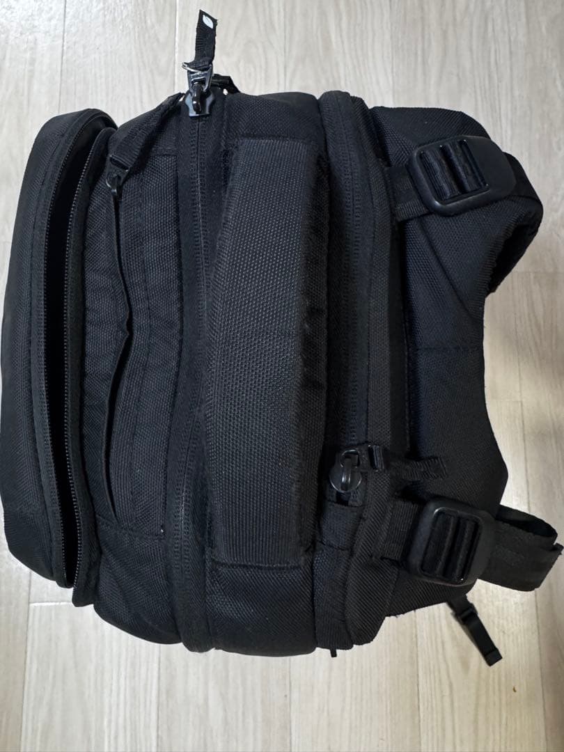 Incase ブラックバックパックICON