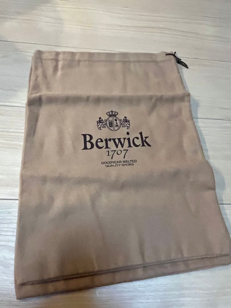 Berwick ブラック サイドゴアブーツ