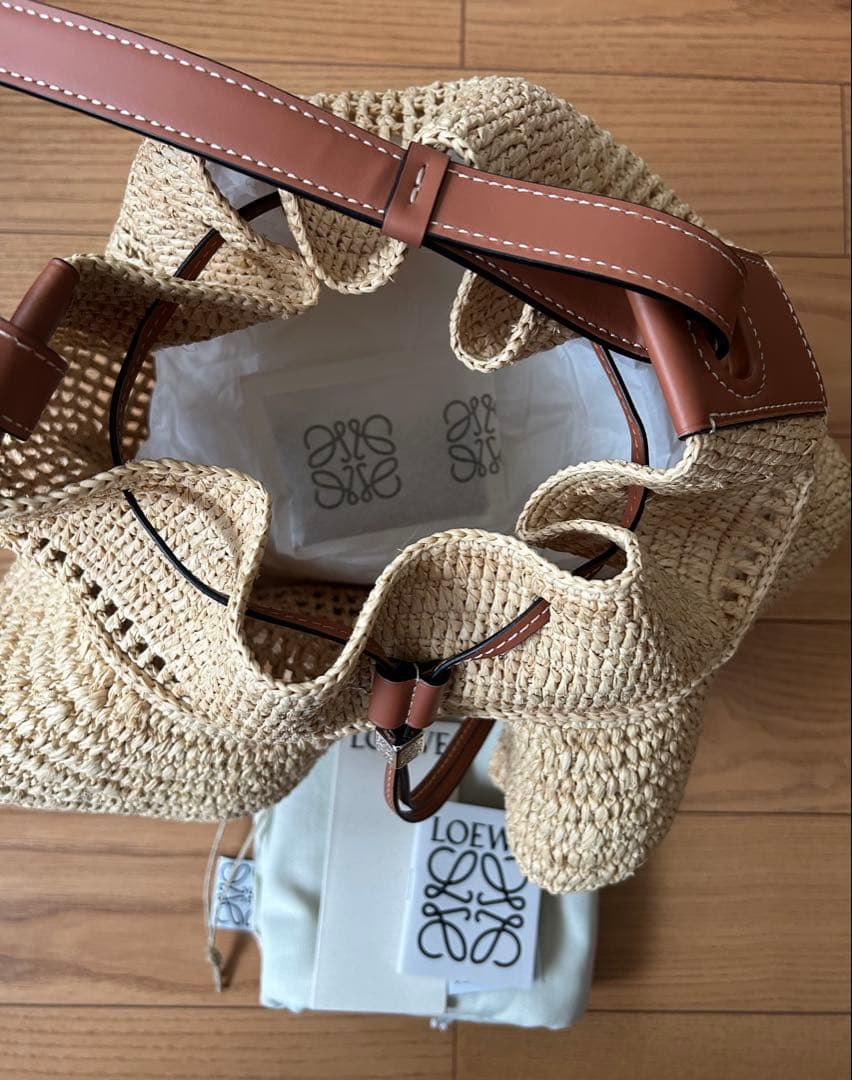 Loeweかごバック ラッフルバルーンバッグラフィア＆カーフ 新品タグ付き