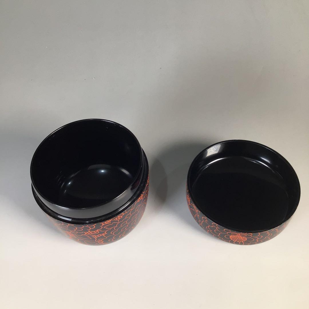 Ｍ７２４　棗　『藤原清助(静雨)作』『沈朱牡丹彫』『中棗』　共箱　茶道具