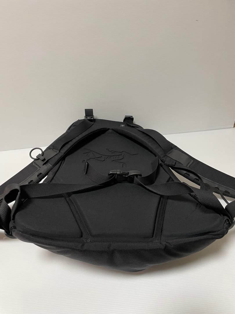 たた様:77ARC’TERYX アークテリクス 廃盤モデル デイパック 黒 背面