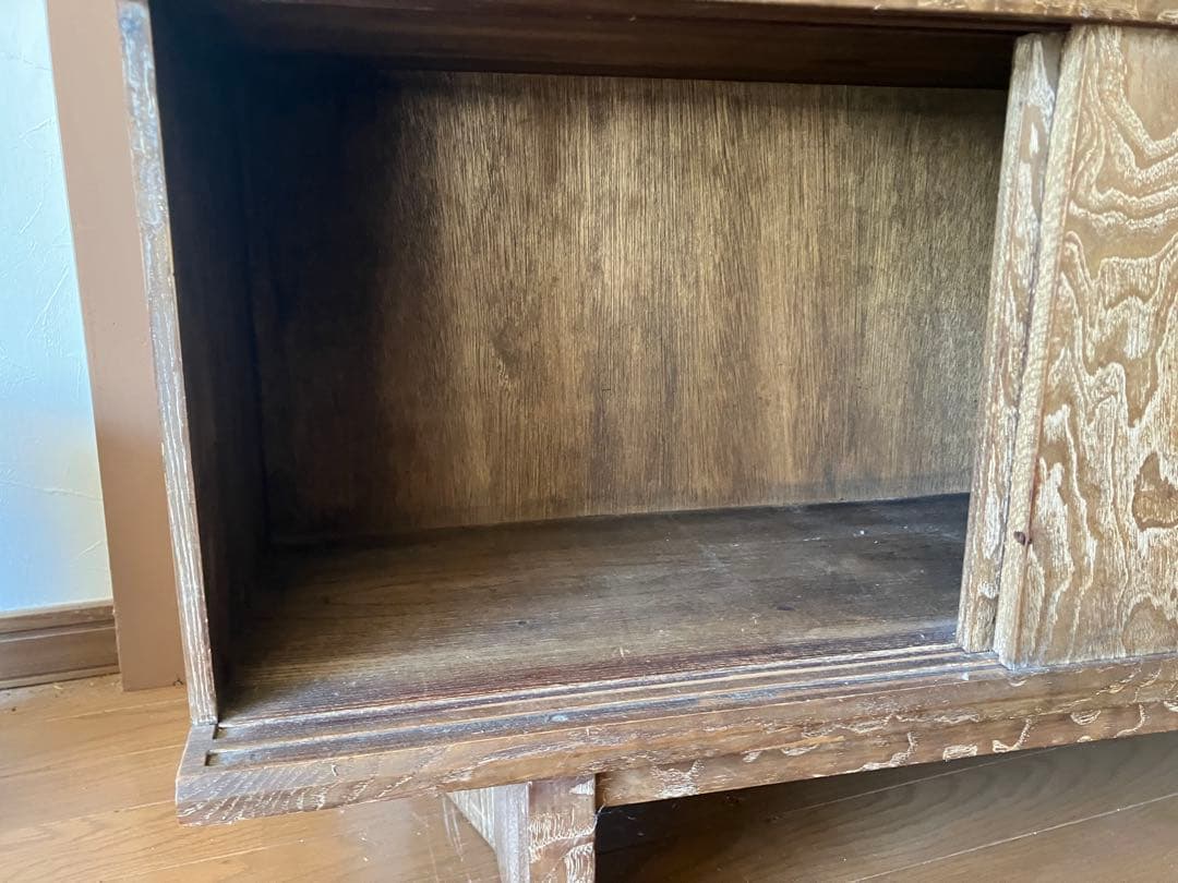 昭和レトロな木製ガラス扉キャビネット