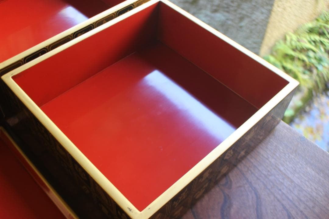 デッドストック！内朱金縁黒漆に極上宝尽蒔絵の映える三段重（検輪島塗重箱お重