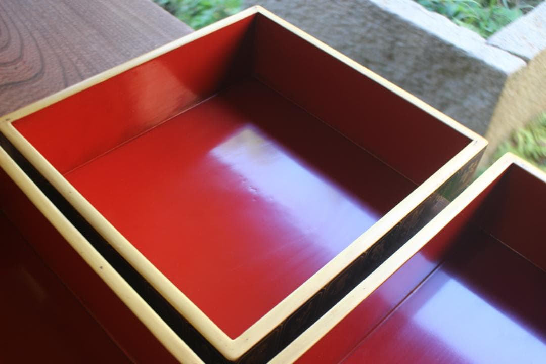 デッドストック！内朱金縁黒漆に極上宝尽蒔絵の映える三段重（検輪島塗重箱お重