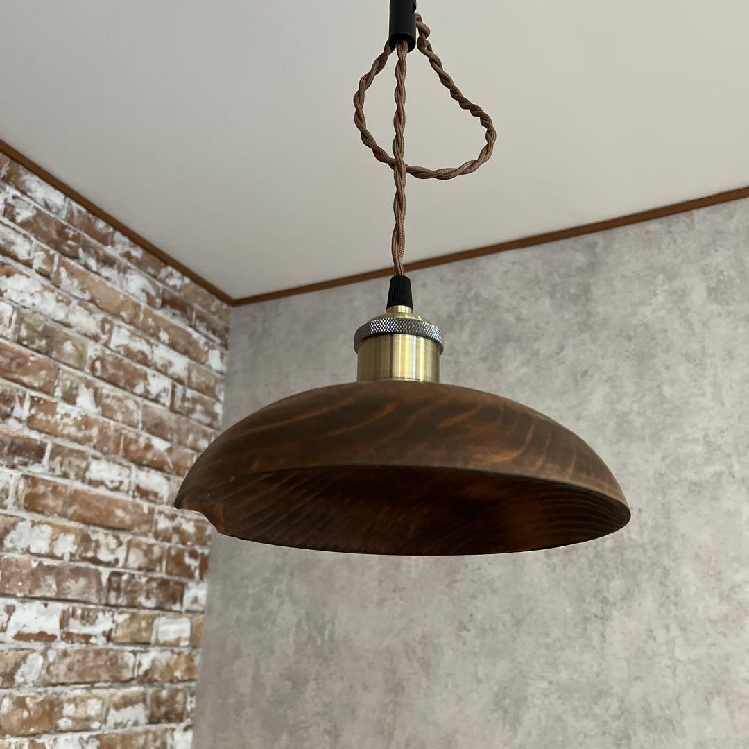 ハンドメイド 天然杉ペンダントライト／優しい木目／ナチュラル照明