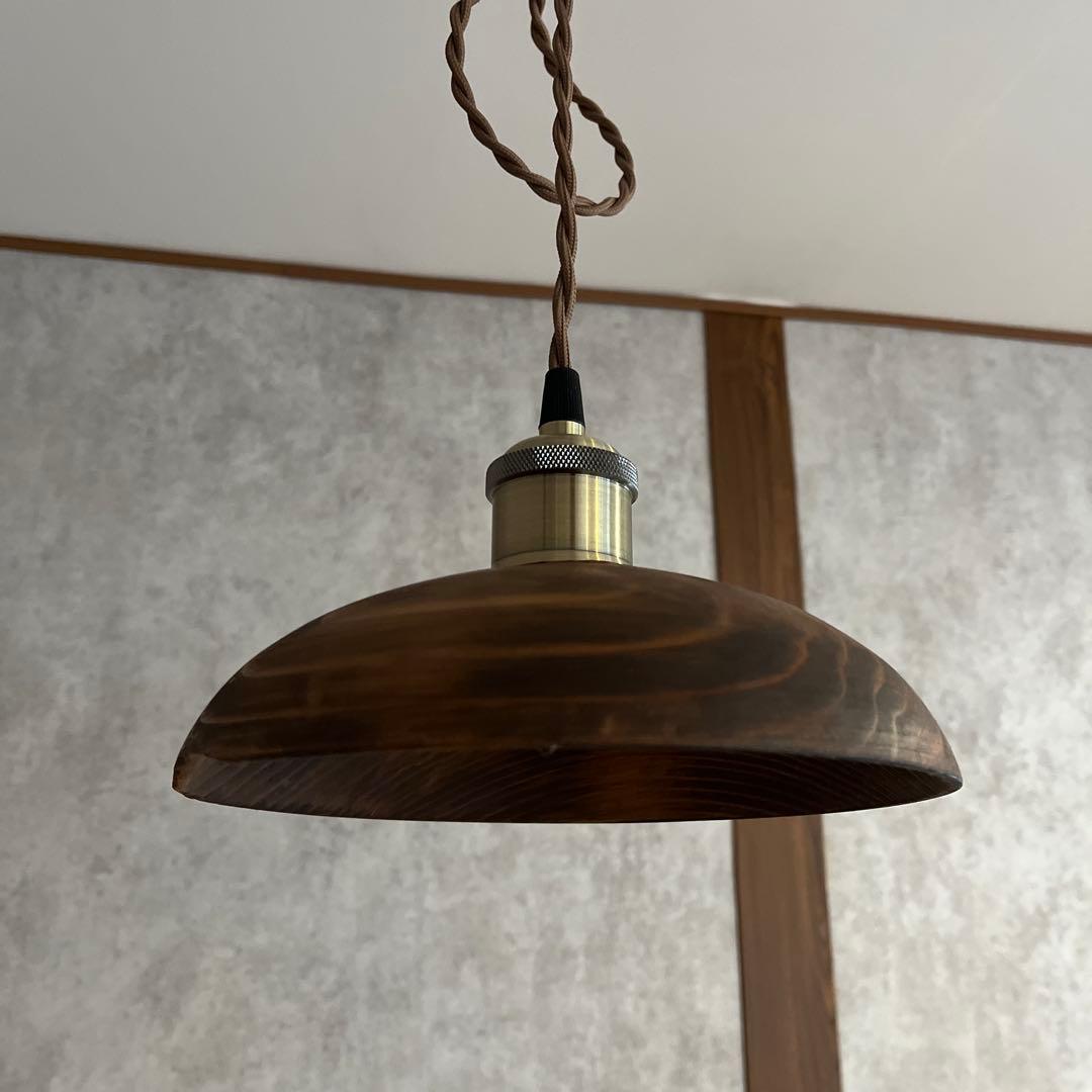ハンドメイド 天然杉ペンダントライト／優しい木目／ナチュラル照明
