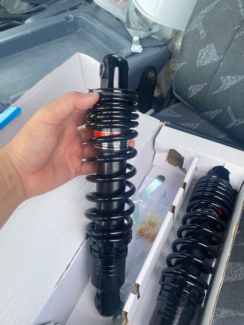 DRAG PREMIUM ハーレー　スポーツスター　サス　ショック