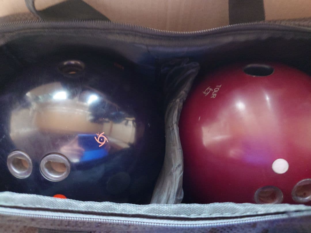 ボーリングの玉15ポンド2つ+バック付き