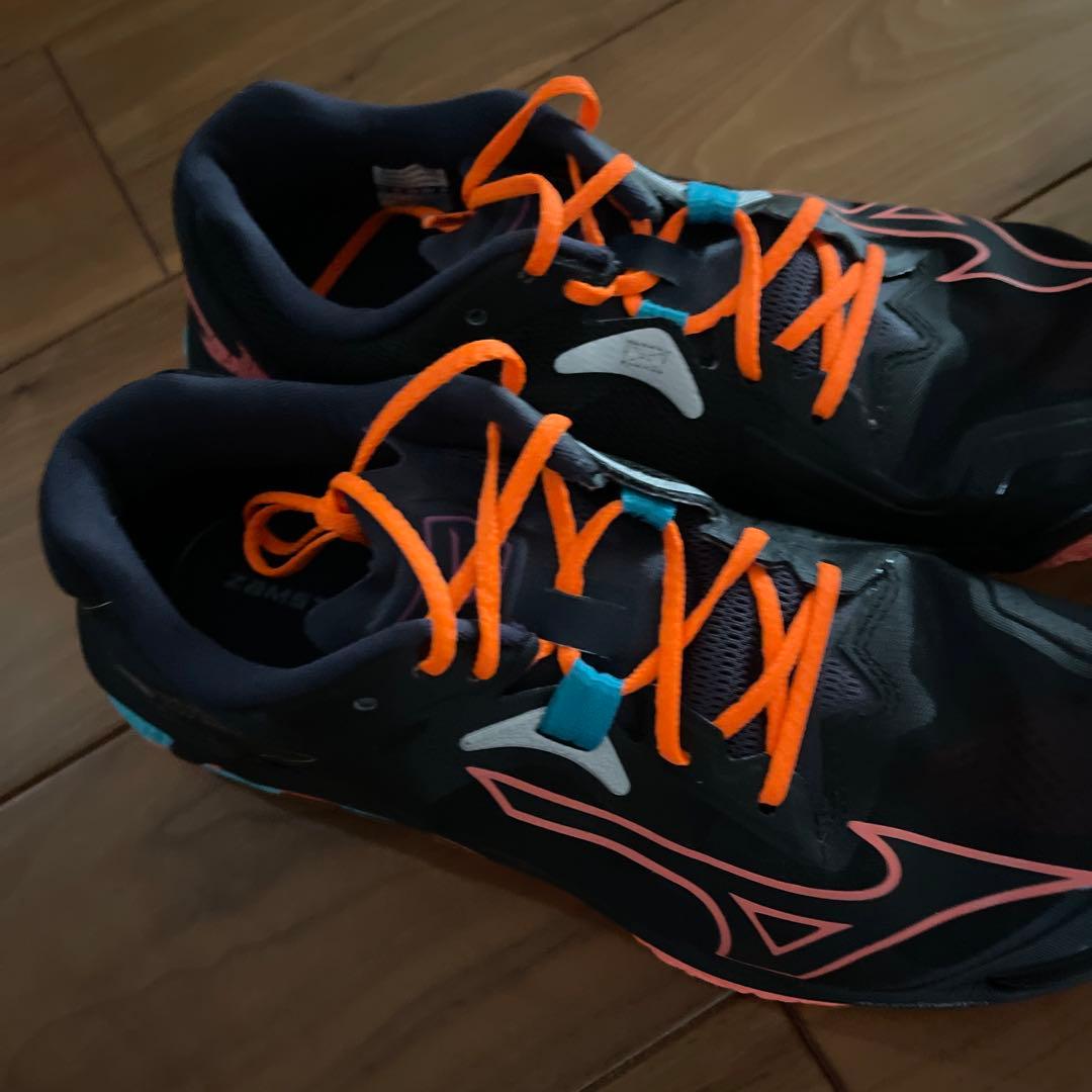 ウェーブライトニングZ8ミズノ限定カラー